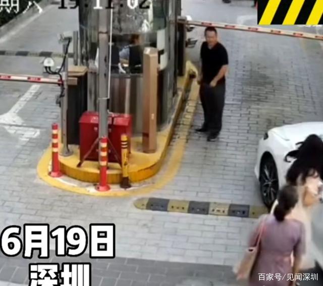 又是油門(mén)當剎車(chē)，深圳女司機剛啟動(dòng)就撞翻崗亭，女保安員骨折受傷