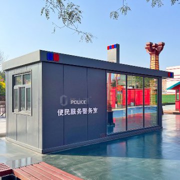 景區便民服務(wù)警務(wù)室，為游客提供方便服務(wù)