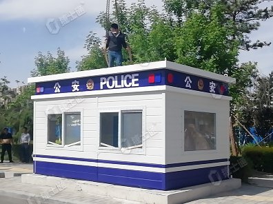 捷士通生產(chǎn)的公園治安崗亭是專(zhuān)為繁華公園設計的，旨在提供一個(gè)安全、便捷的